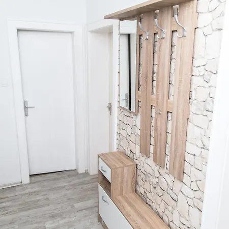 Othman Falkenstrasse 26 1og L