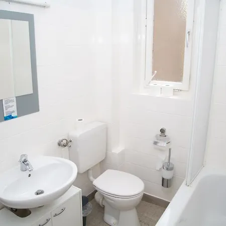 Apartment Othman Falkenstraße 26 1og L *